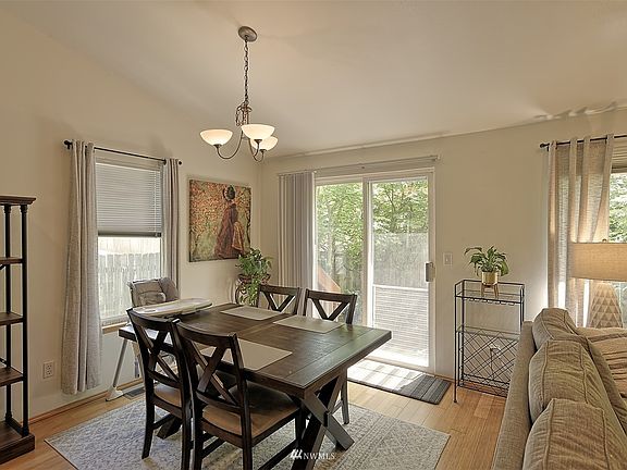 5th image of 1614 Meadow Pl