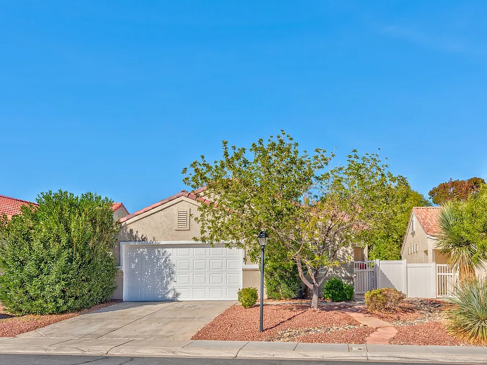 426 River Glider Ave