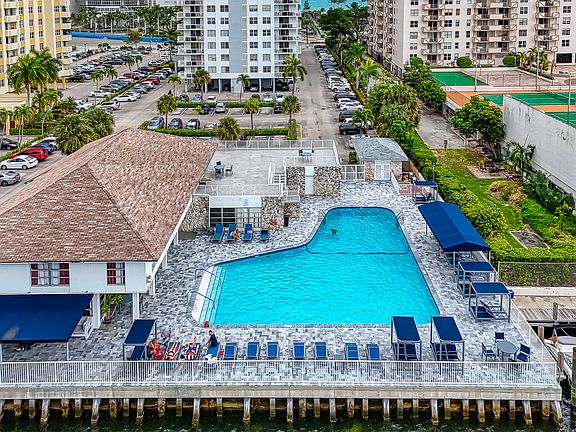 4th image of 1833 S Ocean Drive #1809