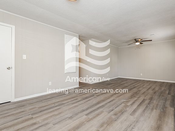 1758124_005_wm_-_living_room_13110628.jpg