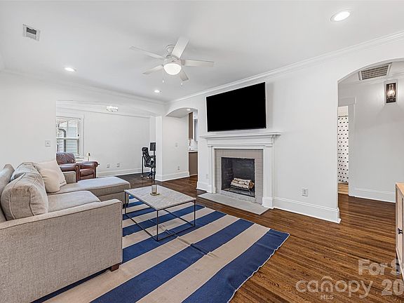 4th image of 2448 Morton St