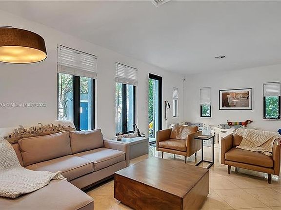 4th image of 3160 Jackson Ave #3