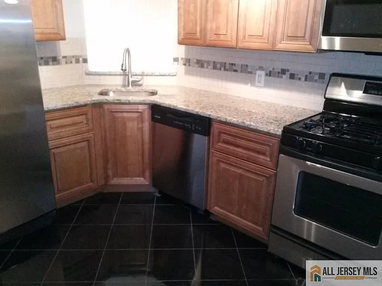 510 Sunshine Ct — Photo 5