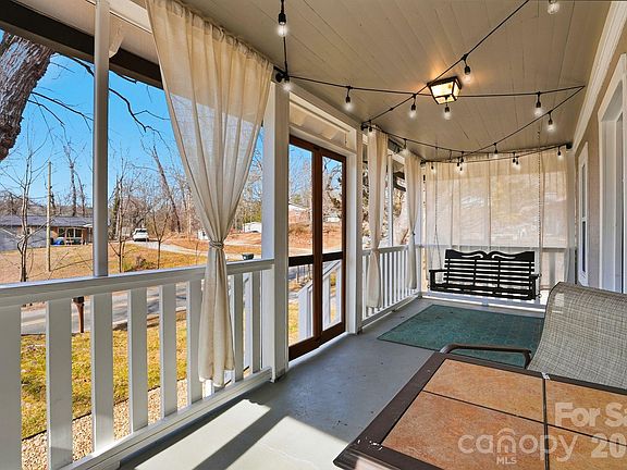 3rd image of 326 Lyndhurst Dr
