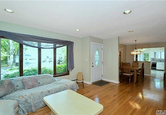 5th image of 130 W 2nd St