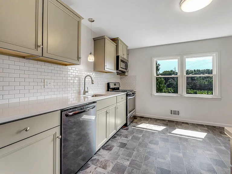 192 Maywood Ave — Photo 23