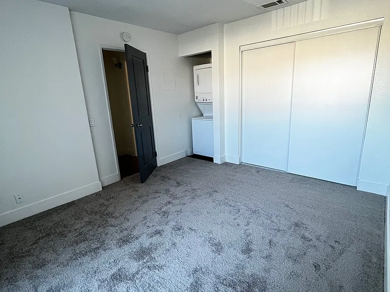 Lakehouse Apartments — Photo 17