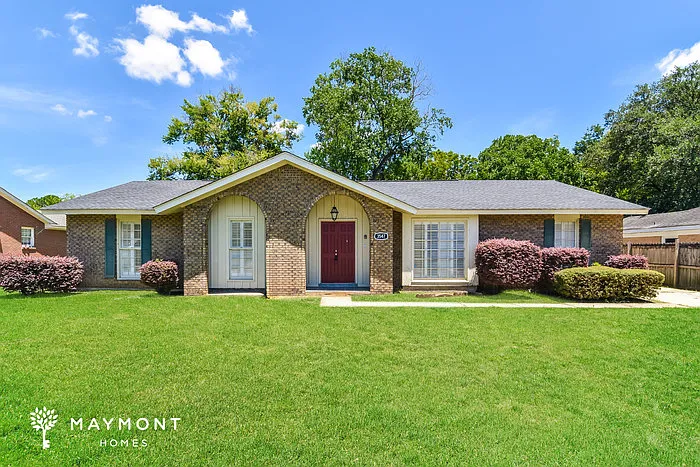 4 bed, 2.0 bath, 1978 sqft, $1,645 — Photo 1