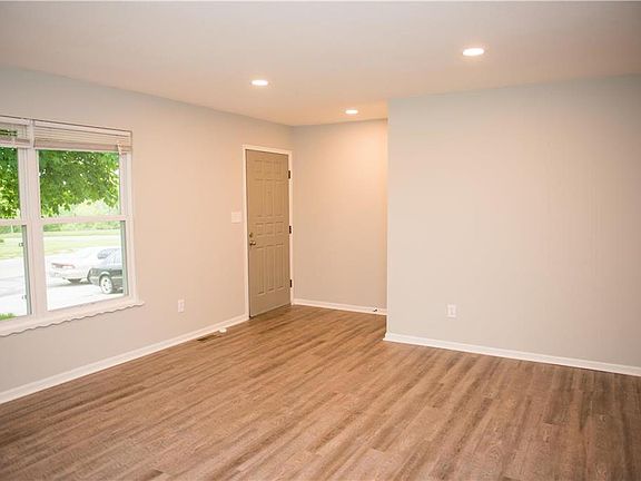5th image of 9807 View High Dr
