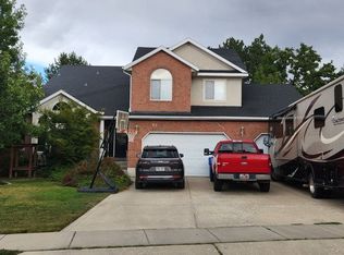 6273 S Vinecrest Dr, Salt Lake City, UT 84121