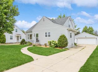 274 25th Ave SW, Cedar Rapids, IA 52404