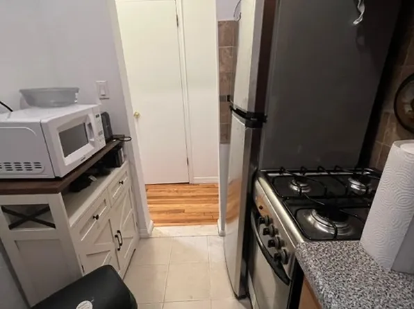 624 East 11th Street image 4 of 5