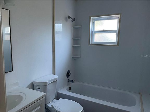 5th image of 518 N Saturn Ave