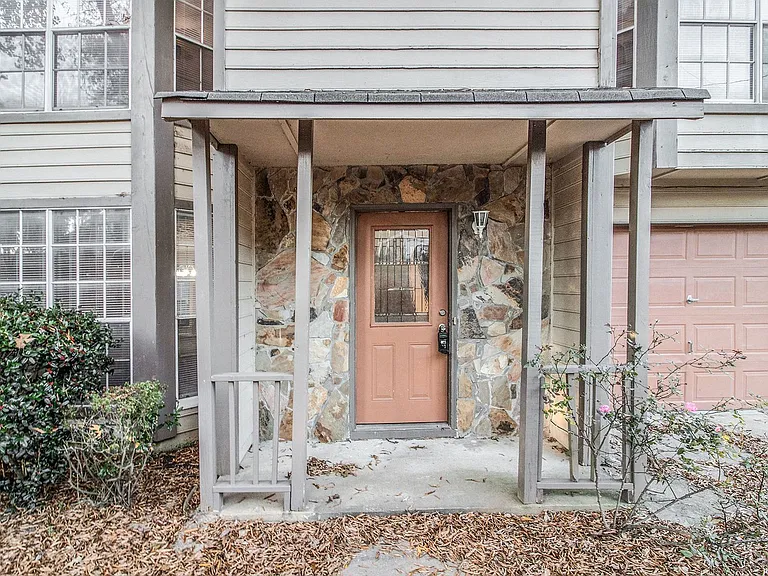3470 Framingham Dr — Photo 2