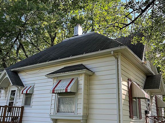 3rd image of 121 E Olive St