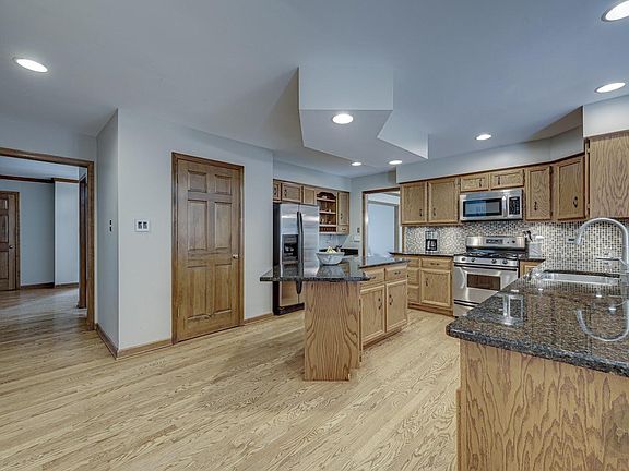 4th image of 440 Du Pahze St