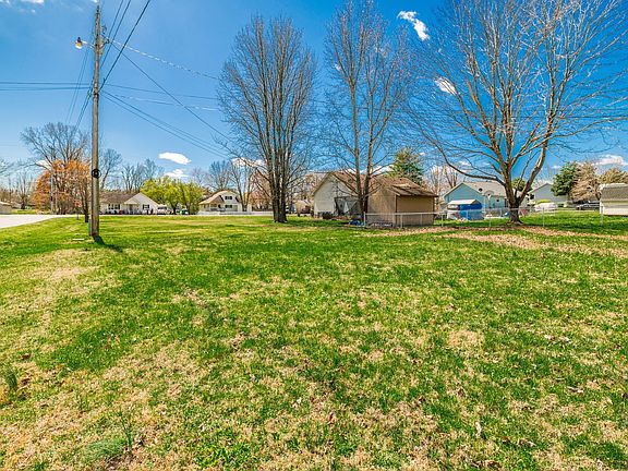 3rd image of 103 Forrest Ln