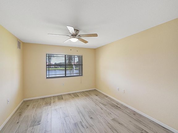 4th image of 281 SW Palm Dr APT 202