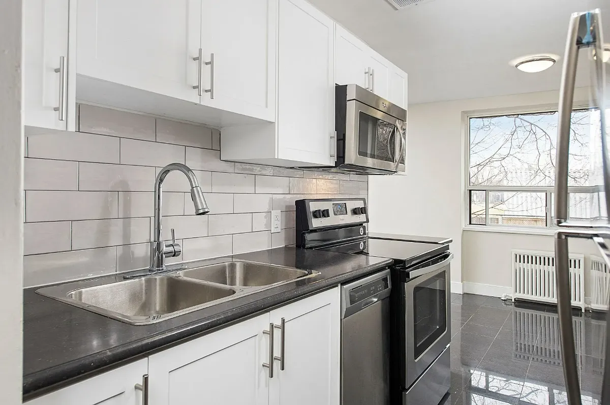 200 Ridley — Photo 1