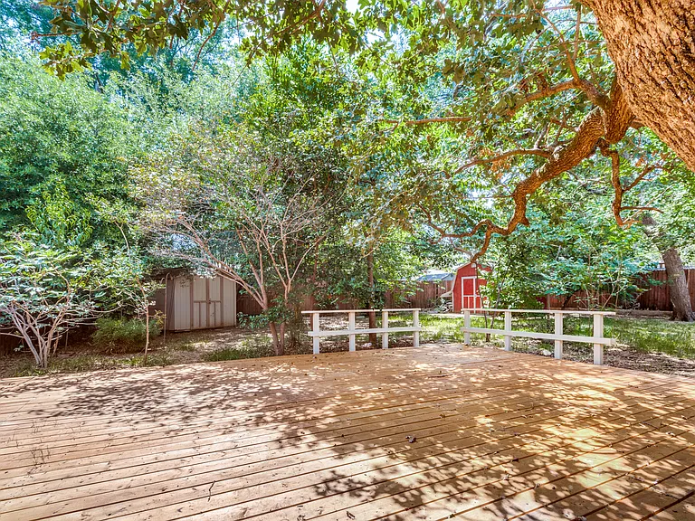 905 Ridgewood Ter — Photo 4