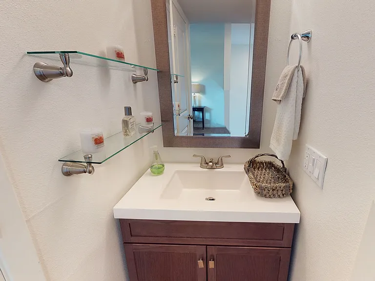 2115 N Garrett Ave — Photo 20