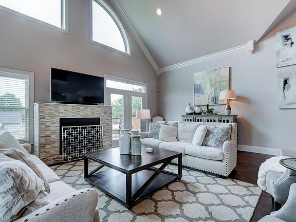 3rd image of 1105 Andalusian Way