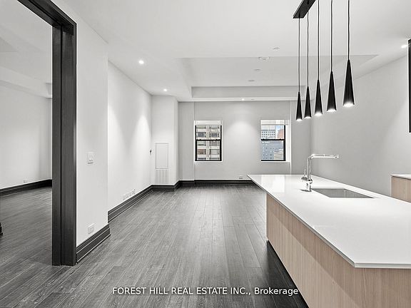 2nd image of 2 Avenue Rd #602