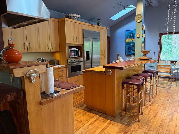 5th image of 3789 Greenwood Heights Dr