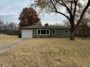 2920 NW Sproaton Ln, Topeka, KS 66617