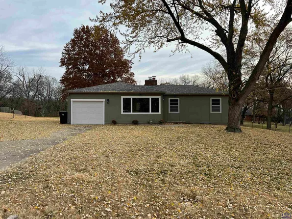 2920 NW Sproaton Ln, Topeka, KS 66617