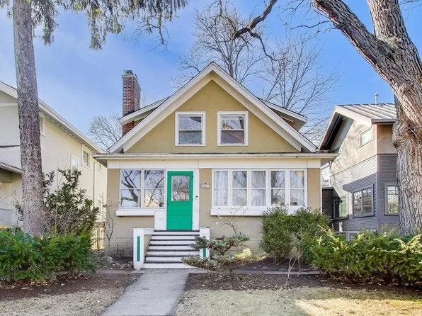 207 5th St, Wilmette, IL 60091