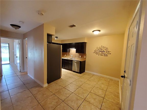 4th image of 203 W Goforth St