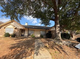 300 Bluegrass Ln #300, Euless, TX 76039