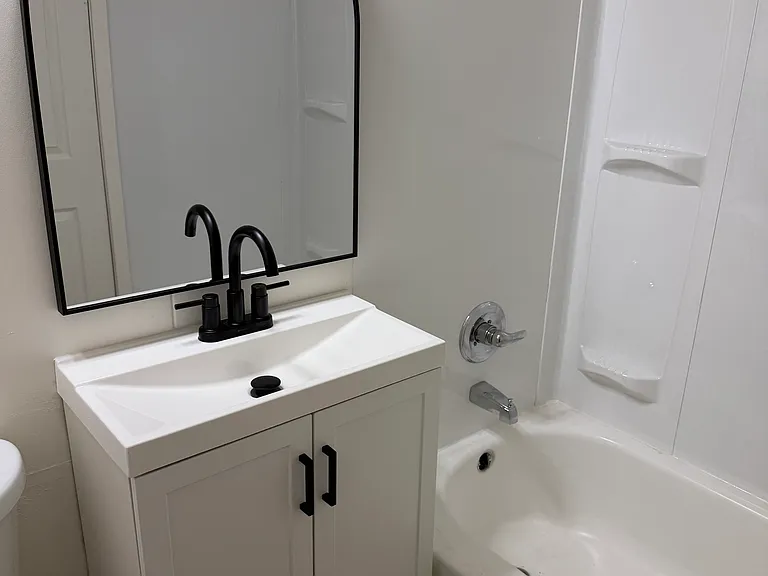 321 Hoffman Ct #12B — Photo 14
