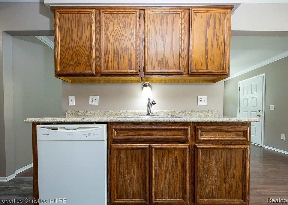 15818 Charleston Dr, photo 15
