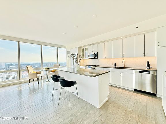 4th image of 1 Broad St #Penthouse 31f