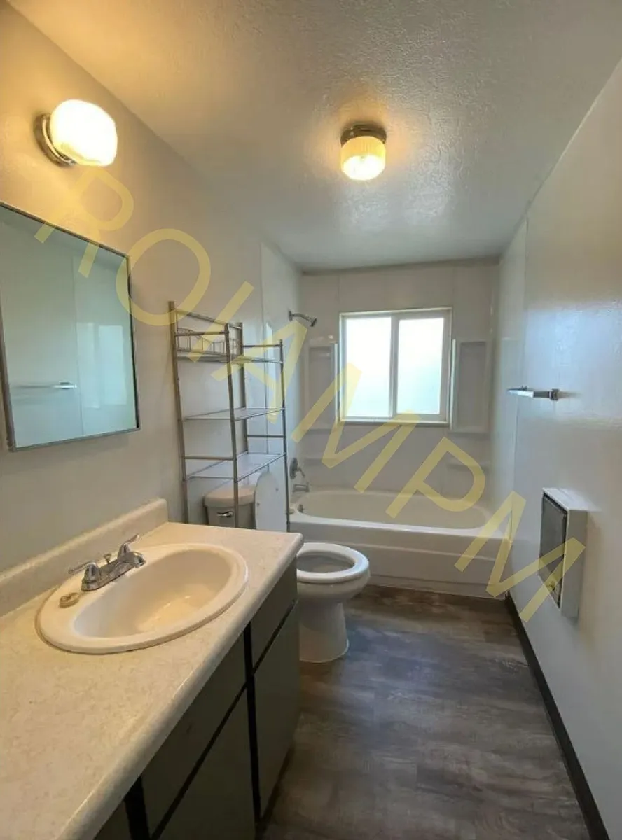 Building Photo - 2-Bed 1-Bath Green Leaf Apartments