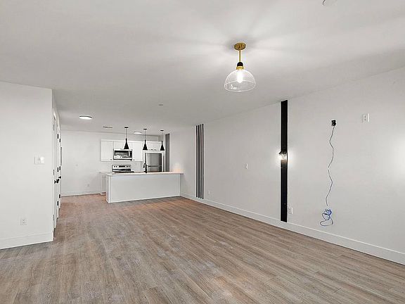 3rd image of 913 N Market St #4