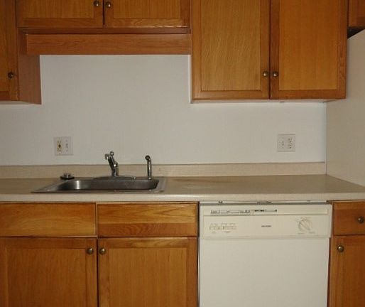 2nd image of 40 Park Ave #4