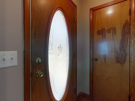 4th image of 8200 Hillview Ct