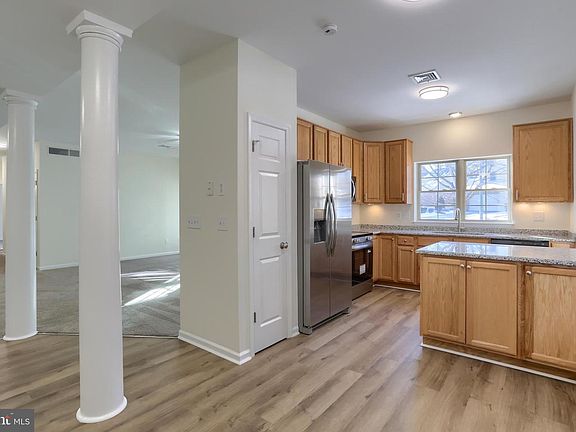 5th image of 24 Glasgow Ct