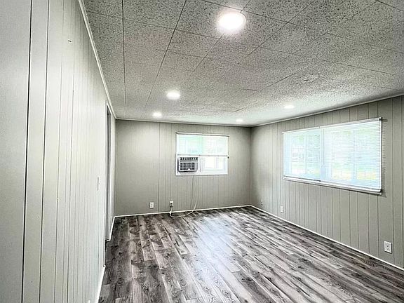 3rd image of 722 N 8th St