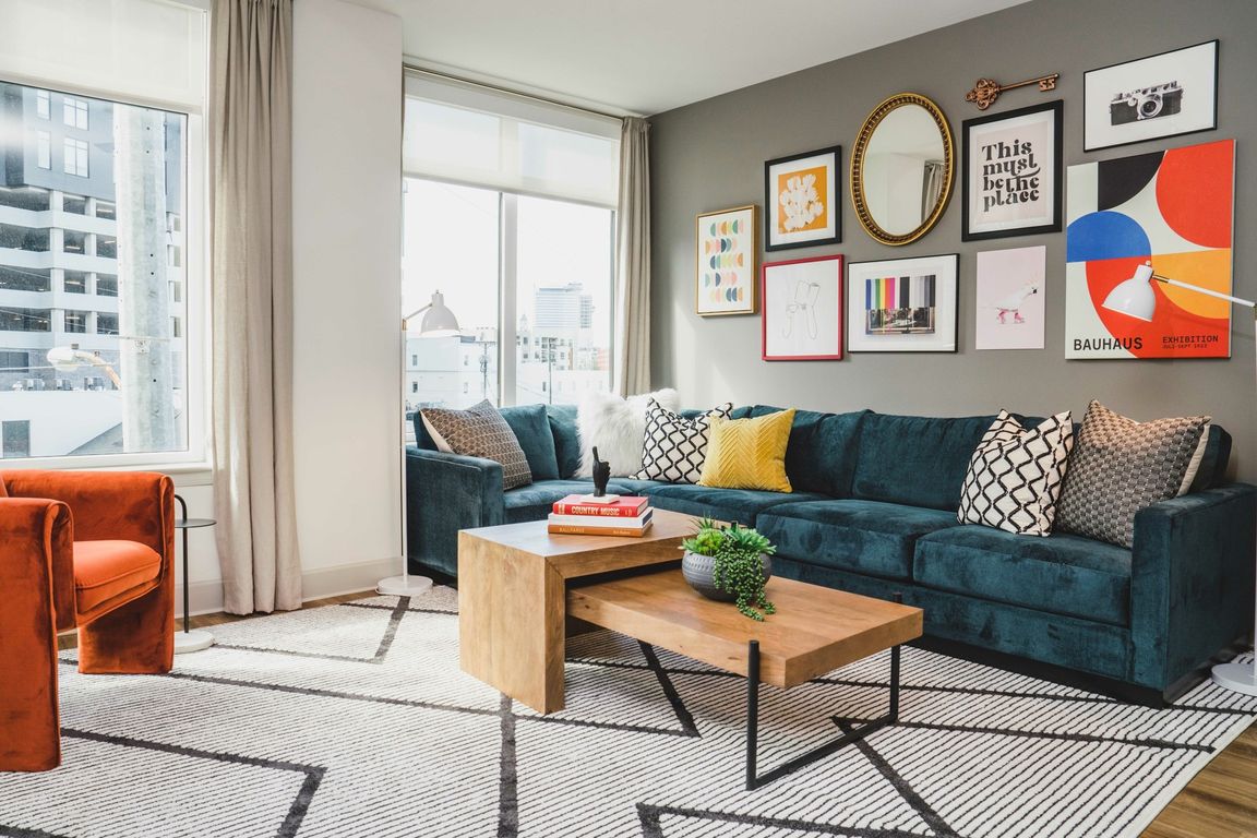 Studio, 1-, 2-, and 3-bedroom apartments with den layouts available