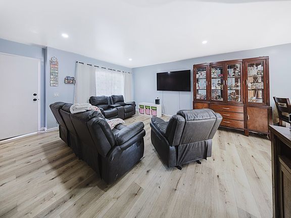 4th image of 9318 Van Nuys Blvd Unit 26
