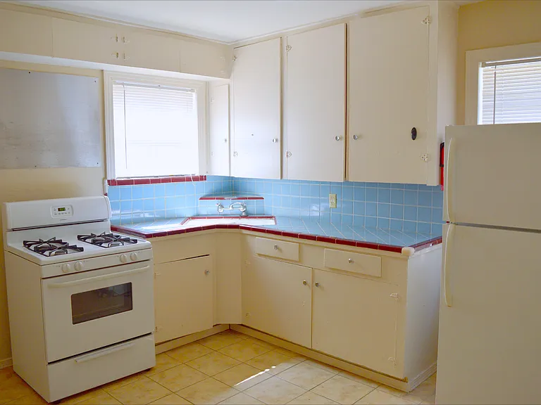 4720 Polk St — Photo 6