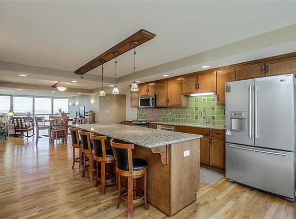 3rd image of 600 E Admiral Blvd Unit 901
