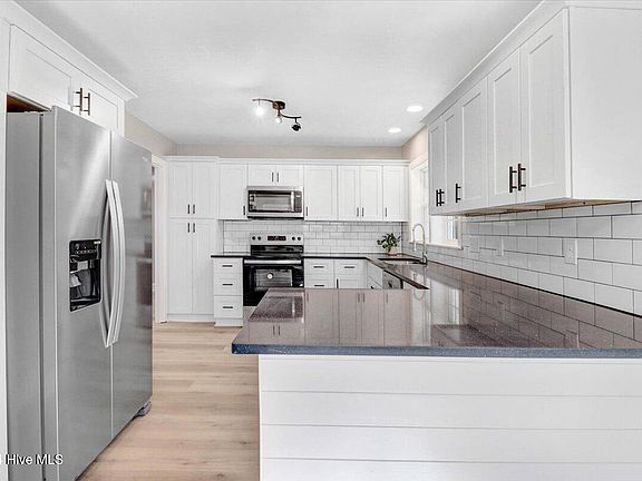 3rd image of 2200 Glenhaven Lane