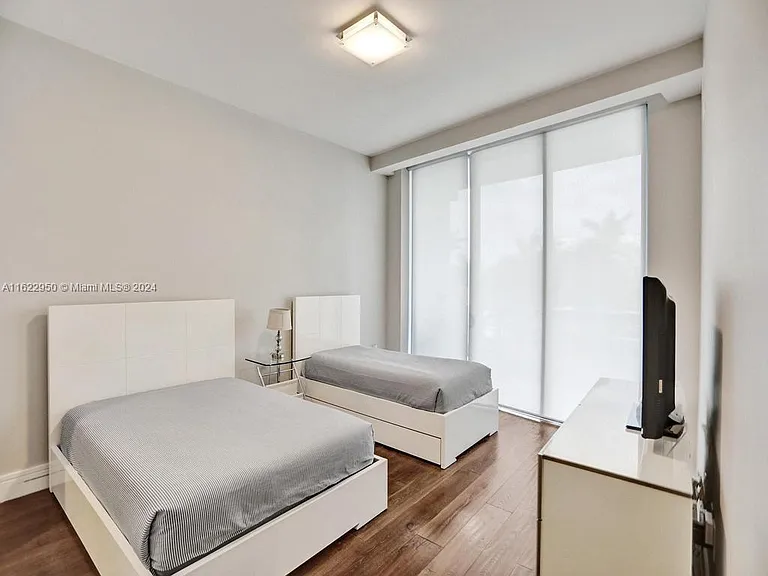 3250 NE 188th St #207 — Photo 75