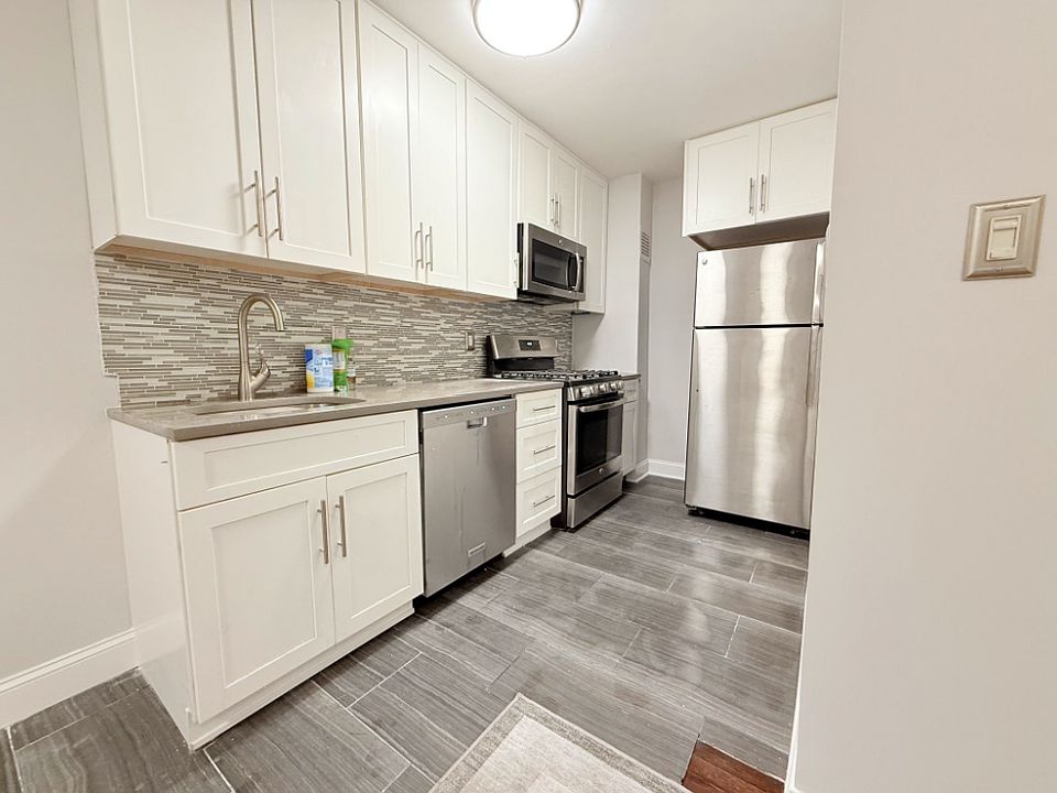 1st image of 4000 Tunlaw Rd NW