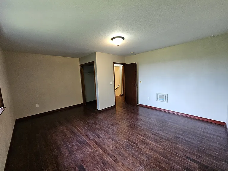 Alternate photo of bedroom 1.